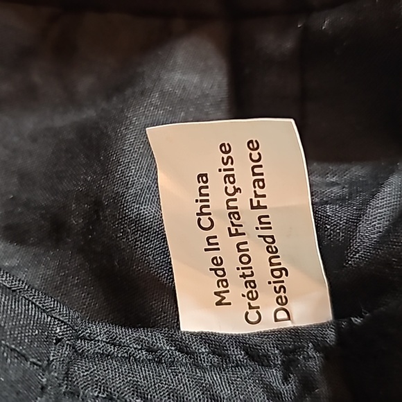 NWOT Woman Black patent bucket hat. - Picture 4 of 6